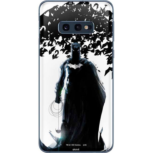 DC Comics Batman Holding batarang Art Galaxy S10e Skin