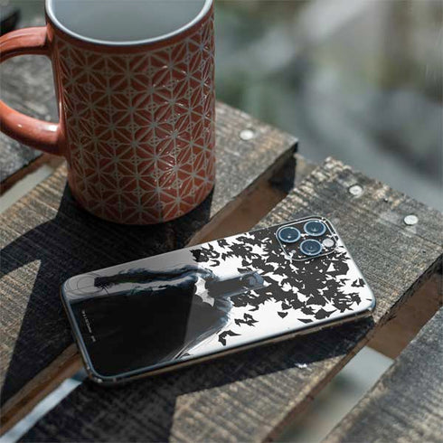 DC Comics Batman Holding batarang Art iPhone 11 Pro Max Skin