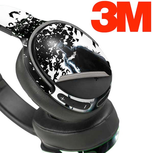 DC Comics Batman Holding batarang Art Skullcandy Venue Skin