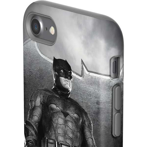 The Justice League (2017) Batman Poster iPhone SE (2nd & 3rd Gen) Pro Case