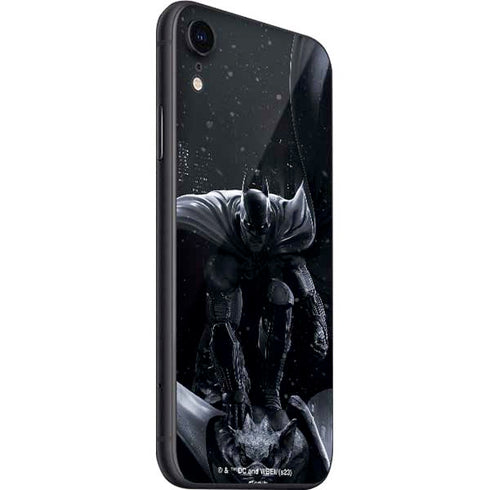 DC Comics Arkham Origins Batman In action pose iPhone SE (2nd & 3rd Gen) Skin