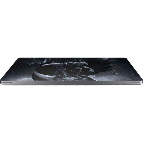 DC Comics Arkham Origins Batman In action pose Universal Laptop 17in (13.8 x 10in) Skin
