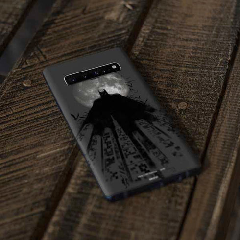 DC Comics Batman On City with Moon Art Galaxy S10 Plus Skin
