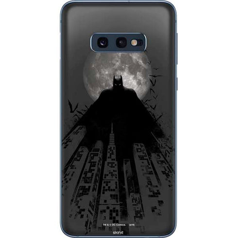 DC Comics Batman On City with Moon Art Galaxy S10e Skin