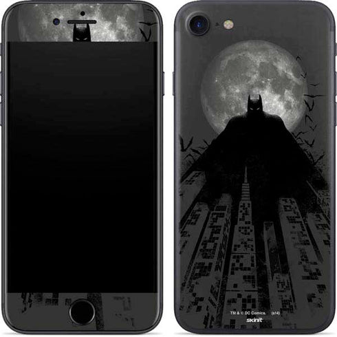 DC Comics Batman On City with Moon Art iPhone 7 Skin