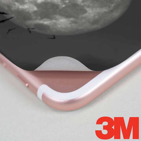 DC Comics Batman On City with Moon Art iPhone 7 Skin