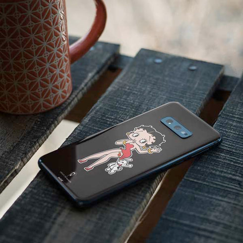 Betty Boop With Puppy Galaxy S10e Skin
