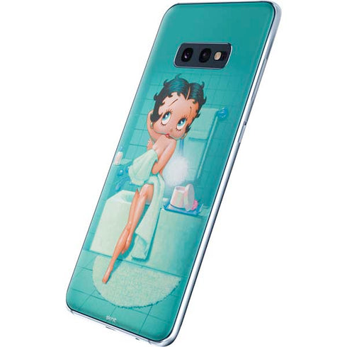 Betty Boop Bathing Galaxy S10e Skin