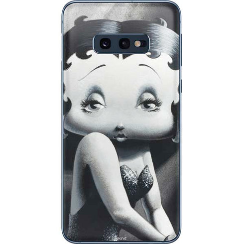 Betty Boop Black and White Galaxy S10e Skin
