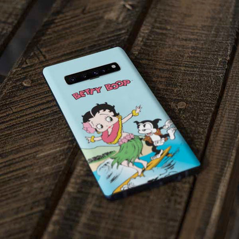 Betty Boop Surfing Galaxy S10 Plus Skin
