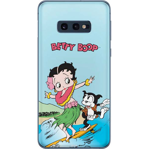 Betty Boop Surfing Galaxy S10e Skin