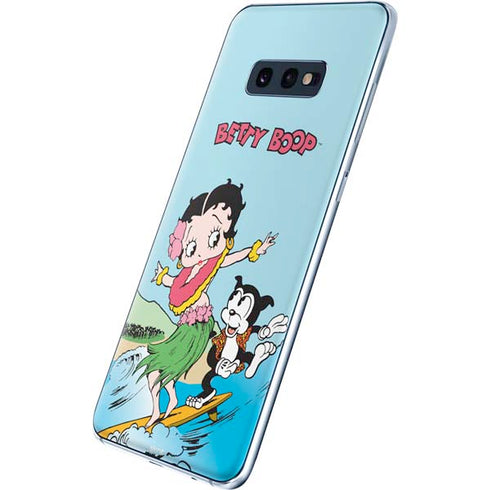 Betty Boop Surfing Galaxy S10e Skin