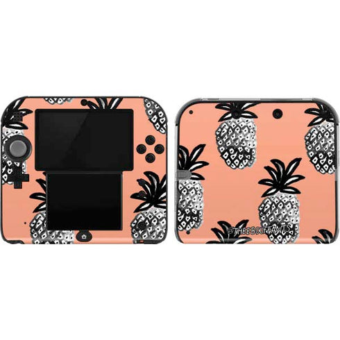 Bouffants and Broken Hearts Gray Scale Pineapple Nintendo 2DS Skin
