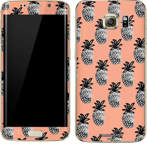 Bouffants and Broken Hearts Gray Scale Pineapple Galaxy S7 Edge Skin