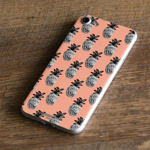 Bouffants and Broken Hearts Gray Scale Pineapple iPhone 7 Skin