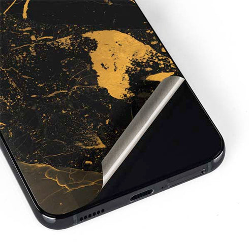 Black and Gold Scattered Marble Galaxy S22 Skin