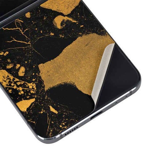 Black and Gold Scattered Marble Galaxy Z Flip5 5G Skin