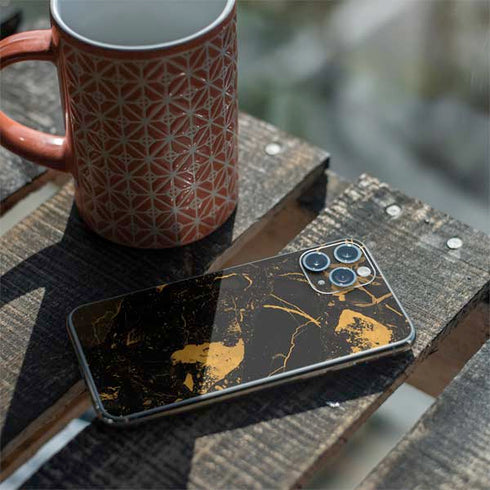 Black and Gold Scattered Marble iPhone 11 Pro Skin
