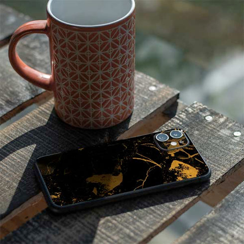Black and Gold Scattered Marble iPhone 11 Skin