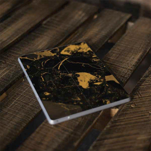 Black and Gold Scattered Marble Surface Go Skin