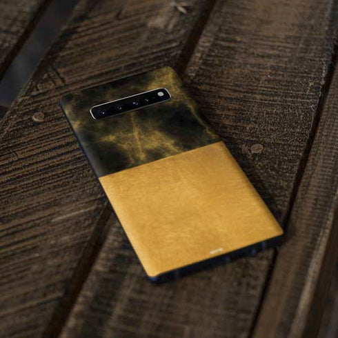 Black and Gold Split Marble Galaxy S10 Plus Skin
