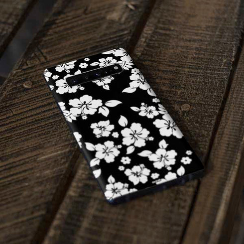 Black and White Galaxy S10 Skin