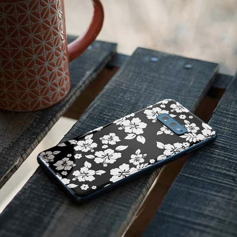 Black and White Galaxy S10e Skin