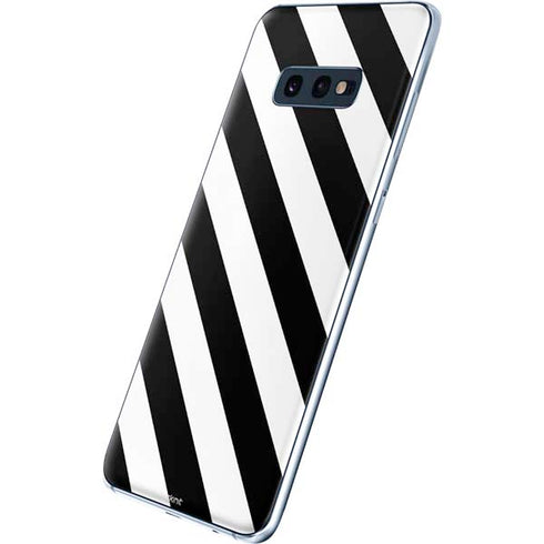 Black and White Geometric Stripes Galaxy S10e Skin