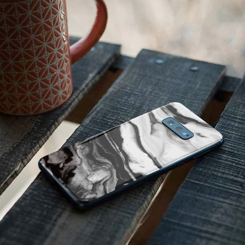 Black and White Marble Ink Galaxy S10e Skin