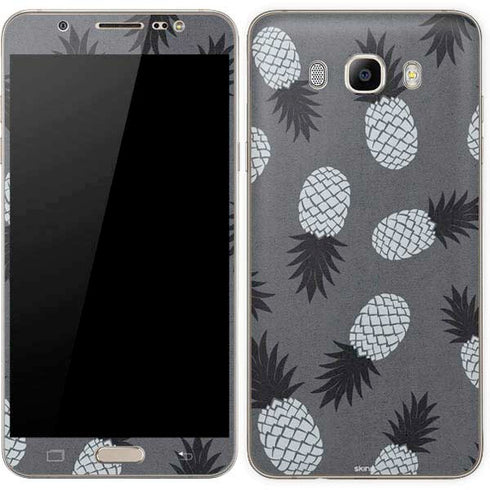 Black and White Pineapples Galaxy J7 Skin
