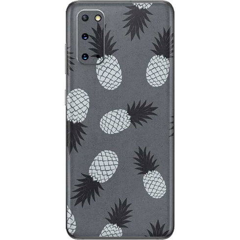 Black and White Pineapples Galaxy S20 Skin