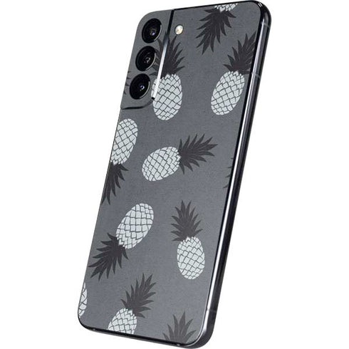 Black and White Pineapples Galaxy S22 Plus Skin