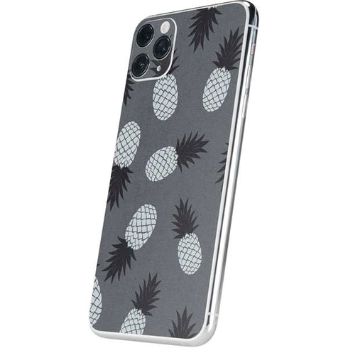 Black and White Pineapples iPhone 11 Pro Max Skin