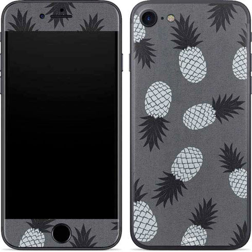 Black and White Pineapples iPhone 7 Skin