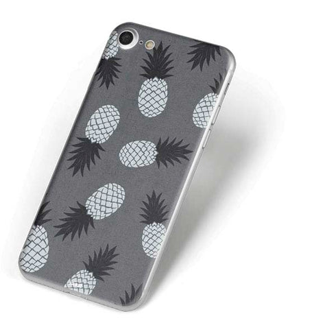 Black and White Pineapples iPhone 7 Skin
