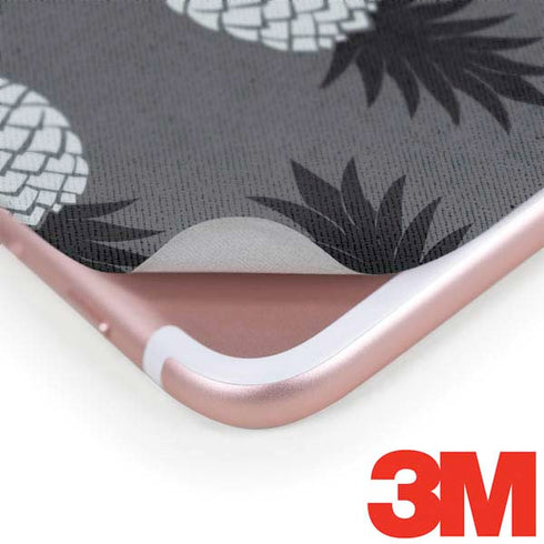 Black and White Pineapples iPhone 8 Plus Skin