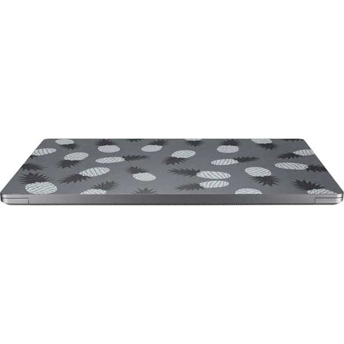 Black and White Pineapples Universal Laptop 16.6in (13.4 x 9.7in) Skin