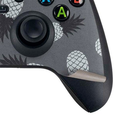 Black and White Pineapples Xbox Series X Controller Skin