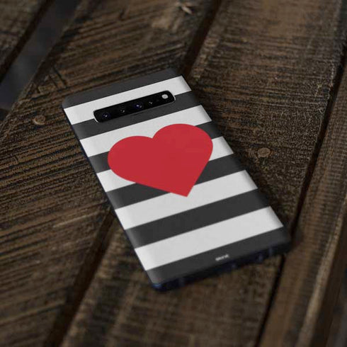 Black And White Striped Heart Galaxy S10 Plus Skin