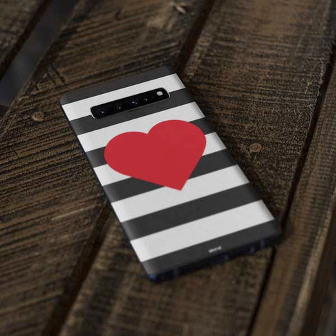 Black And White Striped Heart Galaxy S10 Skin