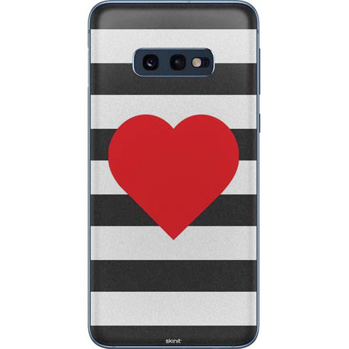 Black And White Striped Heart Galaxy S10e Skin