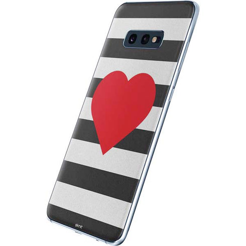 Black And White Striped Heart Galaxy S10e Skin