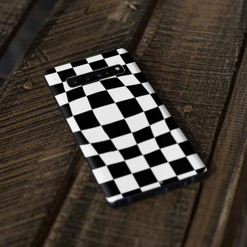Black and White Zoomed Checkerboard Galaxy S10 Skin