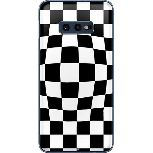Black and White Zoomed Checkerboard Galaxy S10e Skin