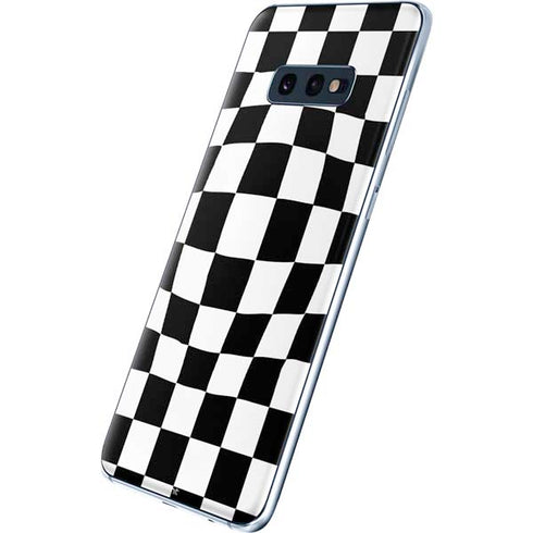 Black and White Zoomed Checkerboard Galaxy S10e Skin