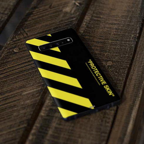 Black and Yellow Stripes Galaxy S10 Plus Skin