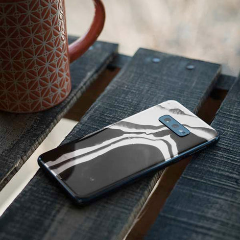 Black Marble Ink Galaxy S10e Skin