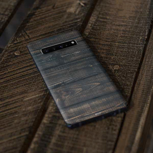 Black Painted Wood Galaxy S10 Plus Skin
