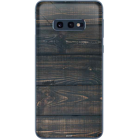 Black Painted Wood Galaxy S10e Skin