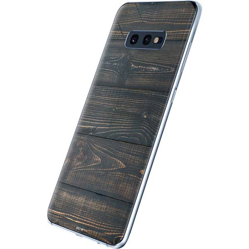 Black Painted Wood Galaxy S10e Skin